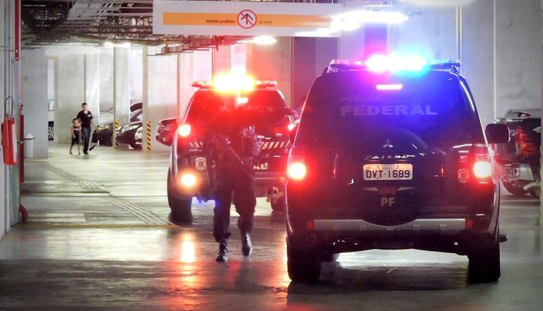 Polícia Federal deflagra operação contra tráfico internacional de drogas, armas, contrabando e descaminho na fronteira do País
