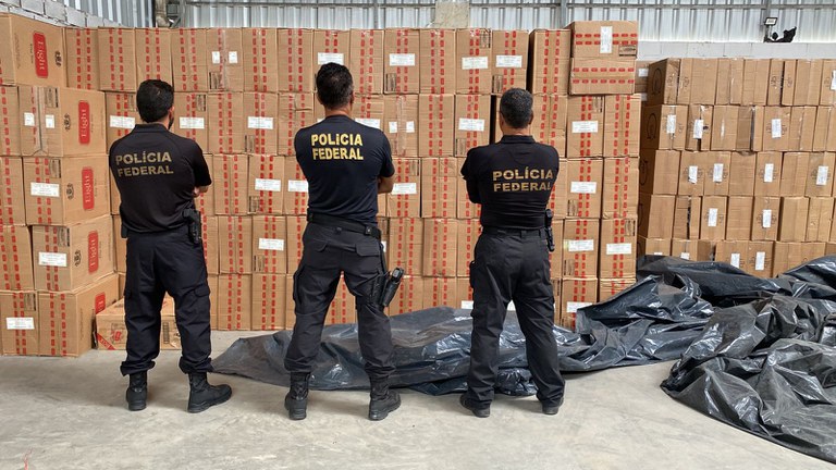 PF apreende 36 milhões de cigarros em Caruaru/PE