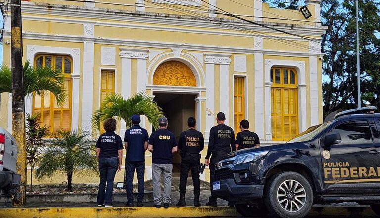 PF investiga desvio de recursos públicos e corrupção