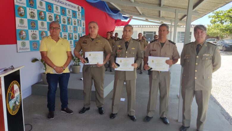 HOMENAGEM AOS POLICIAIS MILITARES